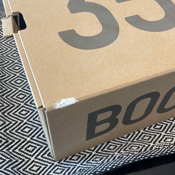 100% Authentic Adidas Yeezy Beluga V2 - 8.5 - Picture 9 of 10